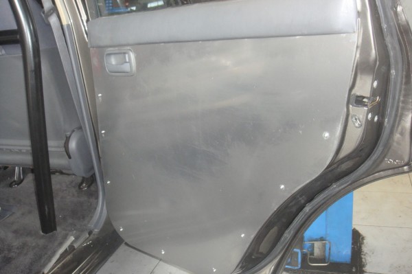 Protection portes arrières aluminium