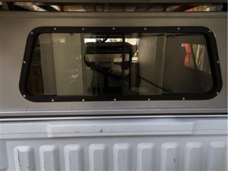 Fenêtre coulissante a l'avant pour hardtop Explorer Alu-Cab