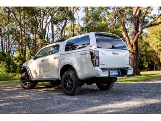 Hard top ARB Ascent Smooth avec vitres latérales relevables pour Isuzu DMax Double Cab 2020+