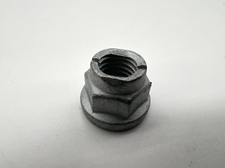 Ecrou sortie turbo côté échappement