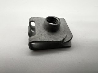 Clip insert métallique