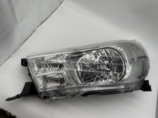 Optique avant gauche réglage électrique halogène Toyota Hilux Revo 2016-2018