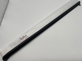 Moulure extérieure custode arrière gauche KDJ125