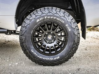 Jante alu Braid Winrace S noir 8x17 6x139.7 ET30 pour Isuzu Dmax 2012+