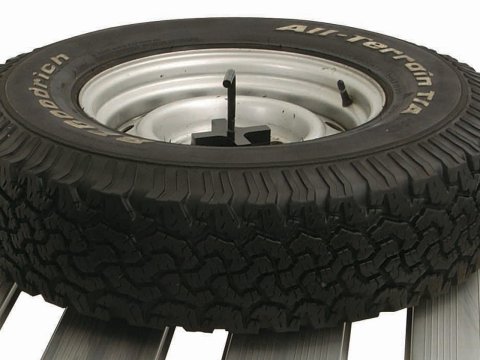 Support roue de secours sur galerie RHINORACK