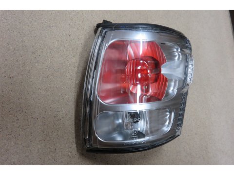 CLIGNOTANT AVG HILUX 02-05