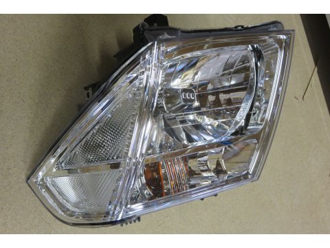 Optique avant gauche Nissan Navara D40 et Pathfinder 2005-2010