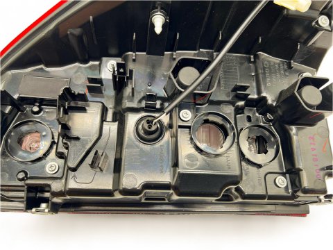 Feu arrière gauche led Toyota Hilux Revo de 08-2021+