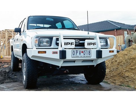 Pare chocs Winch Bar Hilux après 97 avec élargisseurs