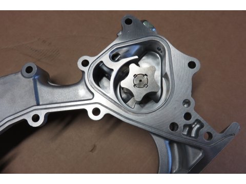 Pompe à huile moteur Aisin HDJ80 24s et HZJ7 1999+
