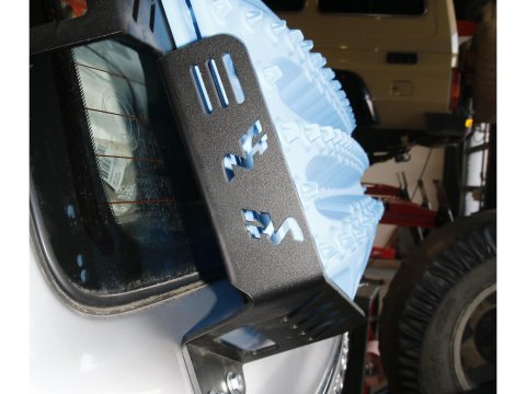 Support de plaques à sable Maxtrax sur le hayon pour Toyota HDJ100 N4-Offroad