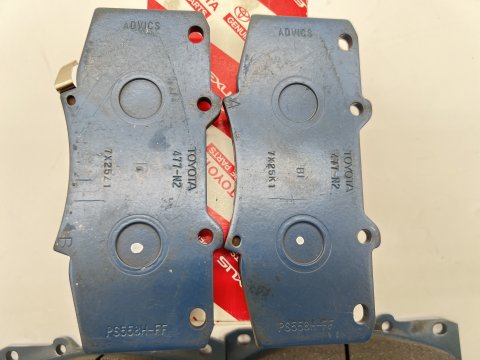 Plaquettes de frein avant Hilux Vigo - origine Toyota