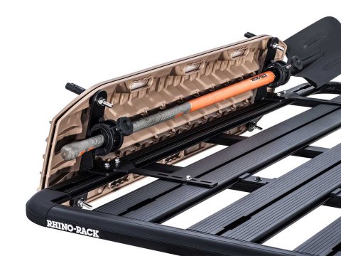 Support de plaque à sable Maxtrax fixation latérale sur galerie Pioneer Rhino Rack