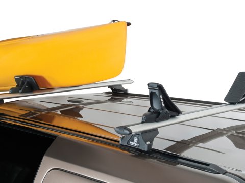 Kit porte kayak sur barre de toit et galerie avec chargement arrière de Rhino Rack