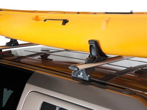 Kit porte kayak sur barre de toit et galerie avec chargement arrière de Rhino Rack
