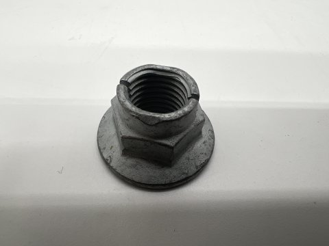 Ecrou collecteur échappement HDJ80 HDJ100 HZJ7 KZJ7