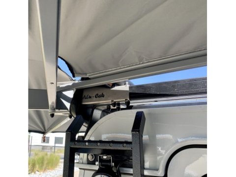 Support de auvent 270° gauche pour galerie slimline Front Runner par Alu-Cab