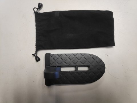 Marche pieds amovible sur crochet de verrouillage de portière