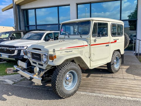 Jante acier N4-Offroad Vintage à crochets grise 7x16 6x139.7 Toyota Land Cruiser