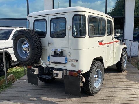 Jante acier N4-Offroad Vintage à crochets grise 7x16 6x139.7 Toyota Land Cruiser