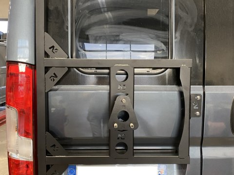 Porte roue de secours en inox sur porte arrière gauche Fiat Ducato Campeo N4-Offroad