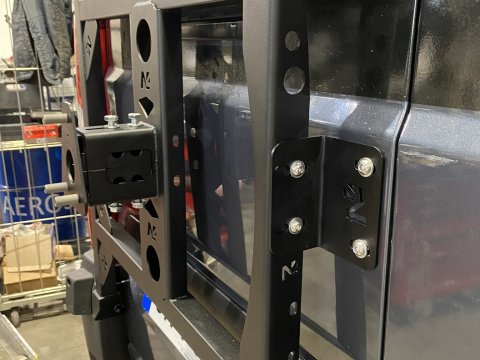 Porte roue de secours en inox sur porte arrière gauche Fiat Ducato Campeo N4-Offroad