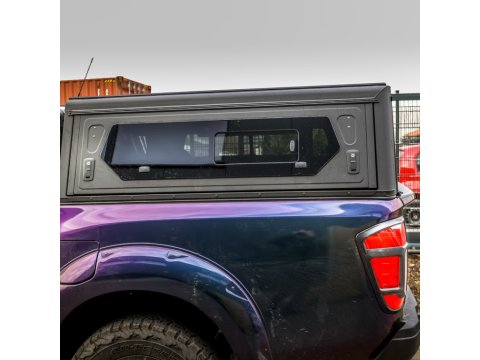 Hardtop Contour noir/ lisse avec fenêtre latérale pour Nissan Navara NP300 EU 2015+ double cabine Alu-Cab