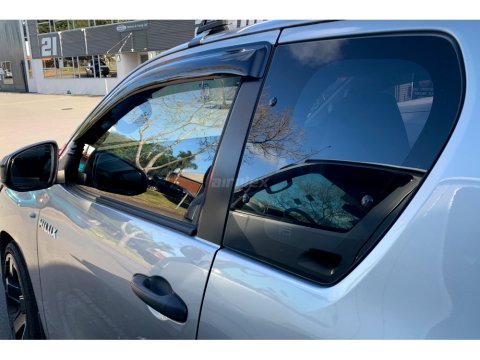Jeu 2 déflecteurs de vitre avant Hilux Revo simple et Xtra cabine - montage collé