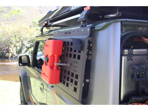 Support jerrycan sur plaque latérale Molle Alu-Cab Suzuki Jimny Alu-Cab