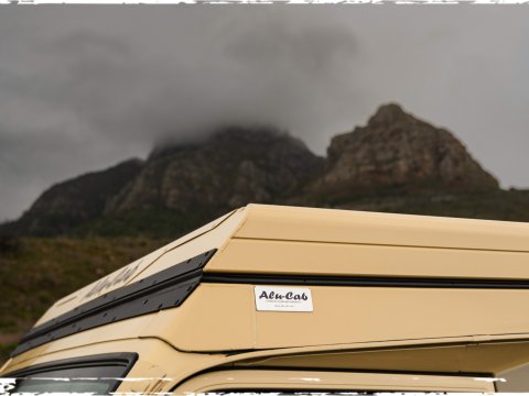 Toit relevable noir Alu-Cab Hercules G2 Land Cruiser 75 78