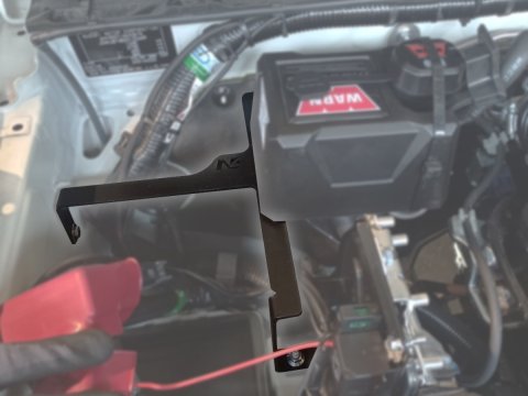 Kit support boitier relais treuil dans compartiment moteur Jimny 2018+ N4-Offroad