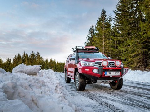 SUMMIT SAHARA SUITS HILUX 5/18