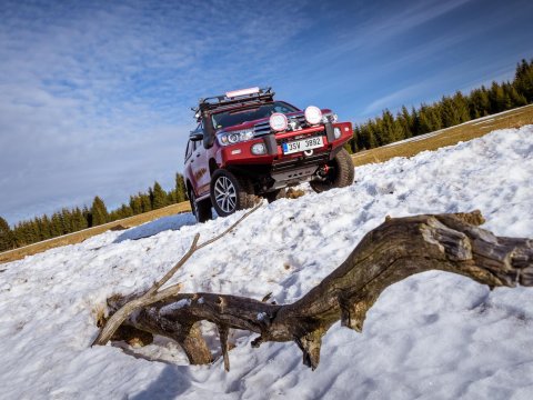 SUMMIT SAHARA SUITS HILUX 5/18