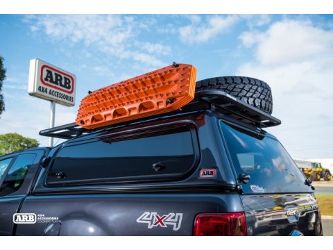 Hard top ARB Classic Smooth avec vitres latérales relevables pour Toyota Hilux Revo Extra Cab 2016-2025