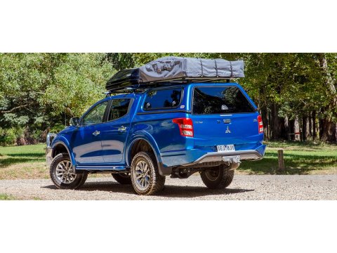 Hard top ARB Ascent Smooth avec vitres latérales relevables pour Mitsubishi L200 Double Cab 2015-2023