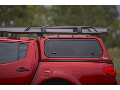 Hard top ARB Classic Smooth avec vitres latérales relevables pour Mitsubishi L200 Double Cab 2009-2015