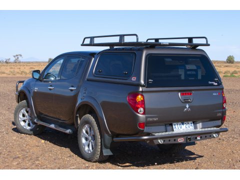 Hard top ARB Classic Smooth avec vitres latérales relevables pour Mitsubishi L200 Double Cab 2009-2015