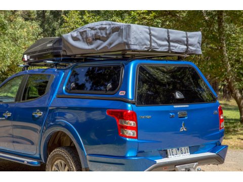 Hard top ARB Classic Plus Smooth avec vitres latérales relevables pour Mitsubishi L200 Double Cab 2015-2023
