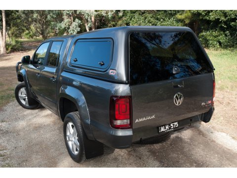 Hard top ARB Classic Plus Smooth avec vitres latérales relevables pour Volkswagen Amarok Double Cab 2010-2022