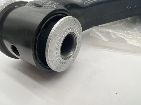 Triangle de suspension inférieur avant droit Land Cruiser KDJ12