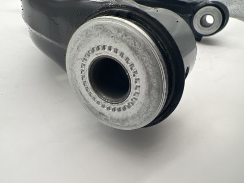 Triangle de suspension inférieur avant droit Land Cruiser KZJ9 KDJ9