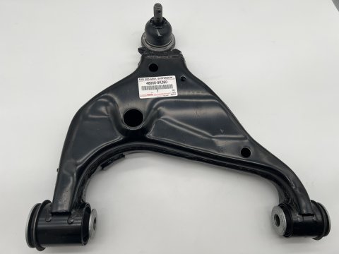 Triangle de suspension inférieur avant droit Hilux Revo