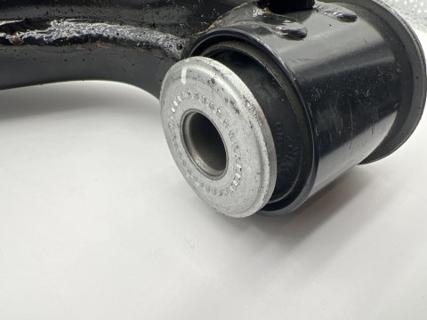 Triangle de suspension inférieur avant droit Hilux Revo