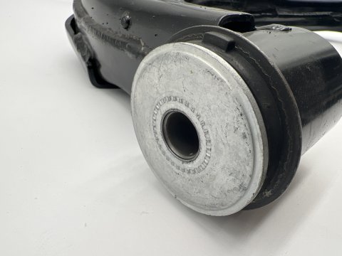 Triangle de suspension inférieur avant droit Hilux Revo