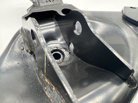 Triangle de suspension inférieur avant droit Hilux Revo
