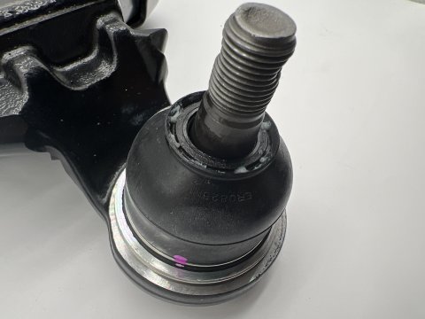 Triangle de suspension inférieur avant droit Hilux Revo