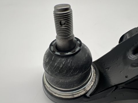 Triangle inférieur avant droit KDJ150 - Barre stabilisatrice standard