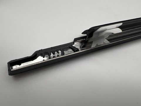 Lèche vitre extérieur noir porte arrière droite HDJ80