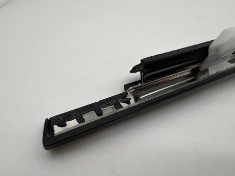 Lèche vitre extérieur noir porte arrière gauche HDJ80