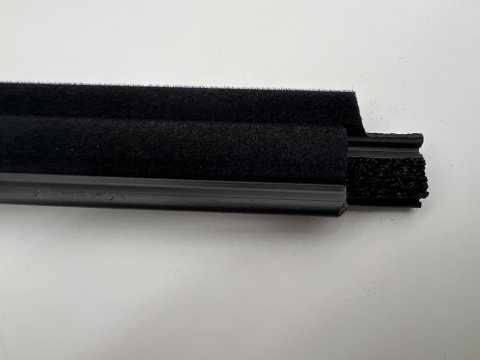 Moulure lèche vitre extérieur porte avant gauche KDJ120 KDJ125